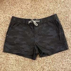 VUORI CAMO SHORTS